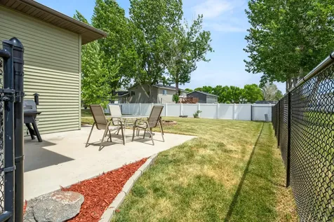 606 3 Street E Horace ND 58047