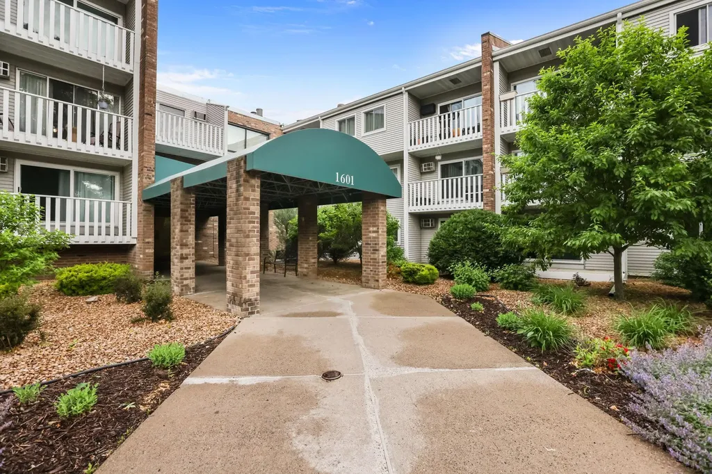 1601 N Innsbruck Drive Fridley MN 55432