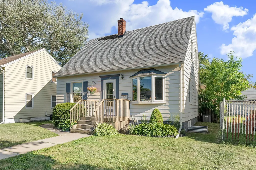 807 11th Avenue NW Austin MN 55912