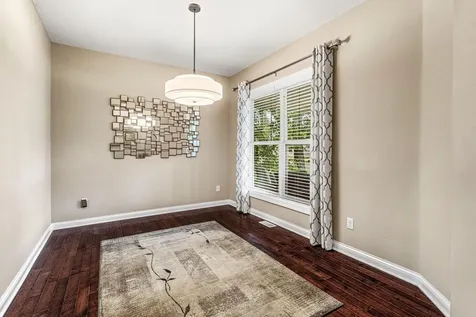 1179 Maple Lane W Roseville MN 55113
