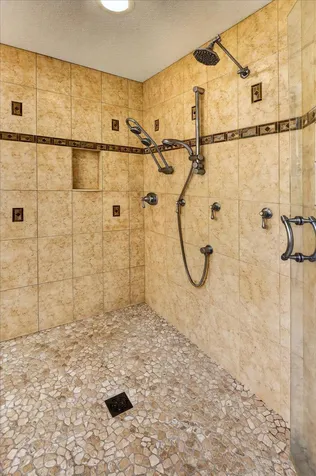 16808 Blenheim Way Minnetonka MN 55345