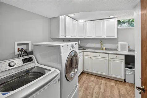 16808 Blenheim Way Minnetonka MN 55345