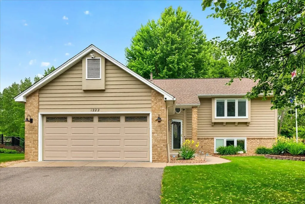 1222 Saddlebrook Lane Woodbury MN 55125