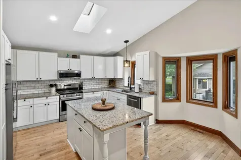 1222 Saddlebrook Lane Woodbury MN 55125