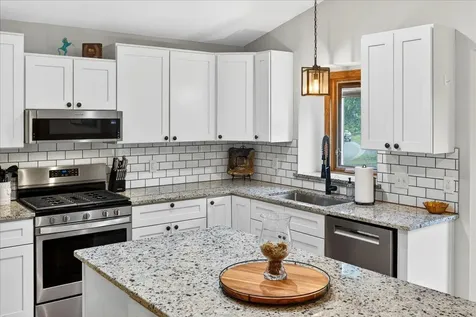 1222 Saddlebrook Lane Woodbury MN 55125
