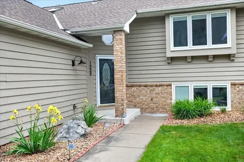 1222 Saddlebrook Lane Woodbury MN 55125