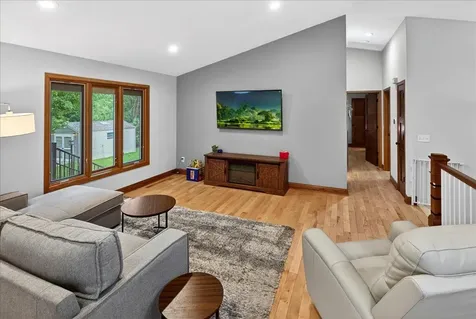 1222 Saddlebrook Lane Woodbury MN 55125