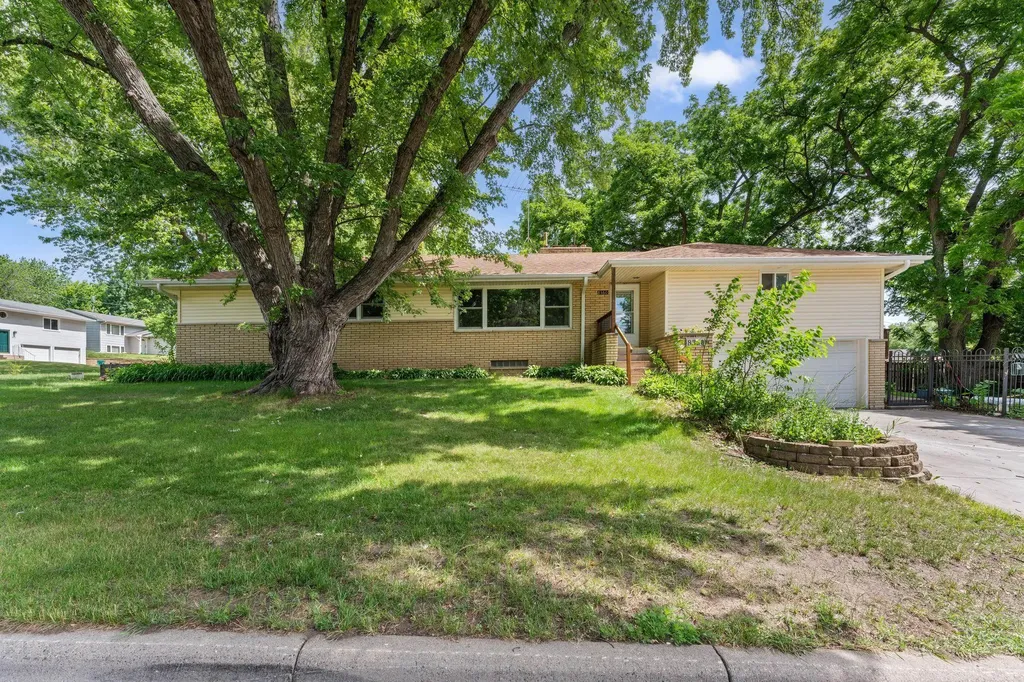 8360 Cedar Street Rockford MN 55373