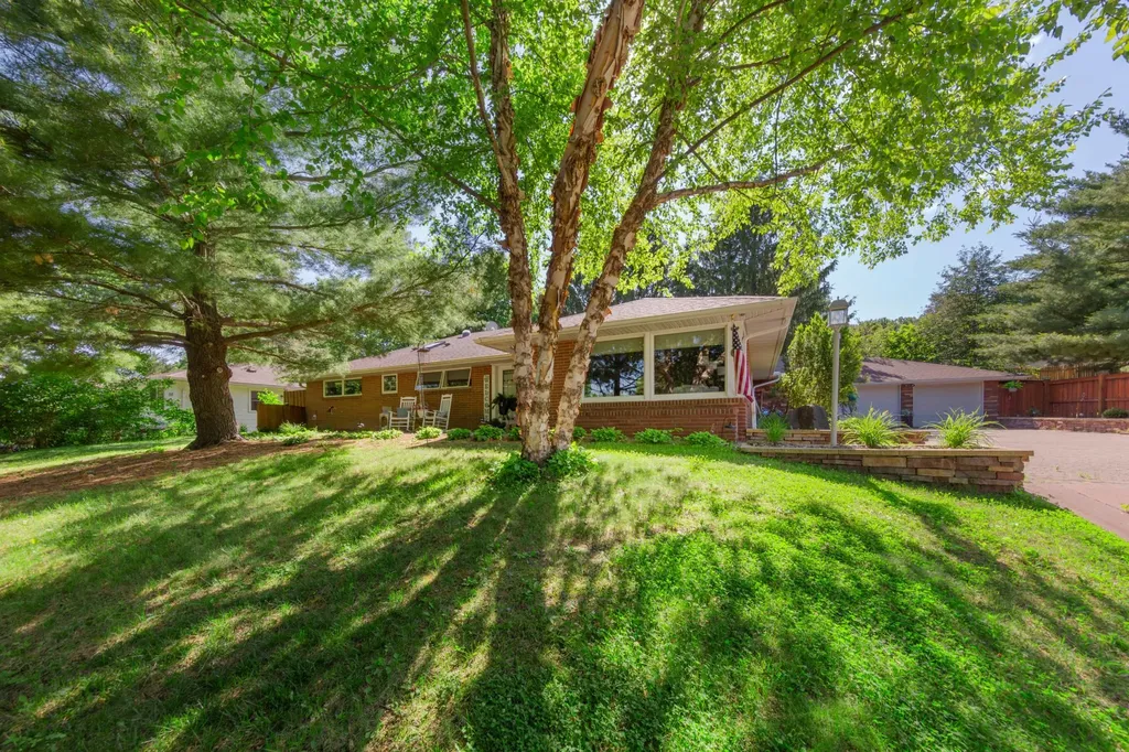 716 N 8th Street Saint Peter MN 56082