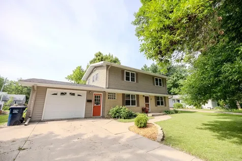 3 Sunnyslope Road Morris MN 56267
