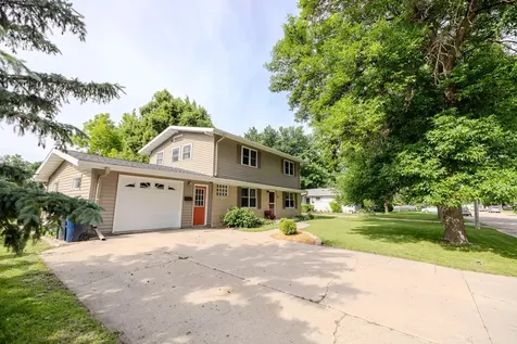 3 Sunnyslope Road Morris MN 56267
