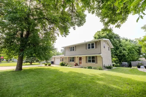 3 Sunnyslope Road Morris MN 56267