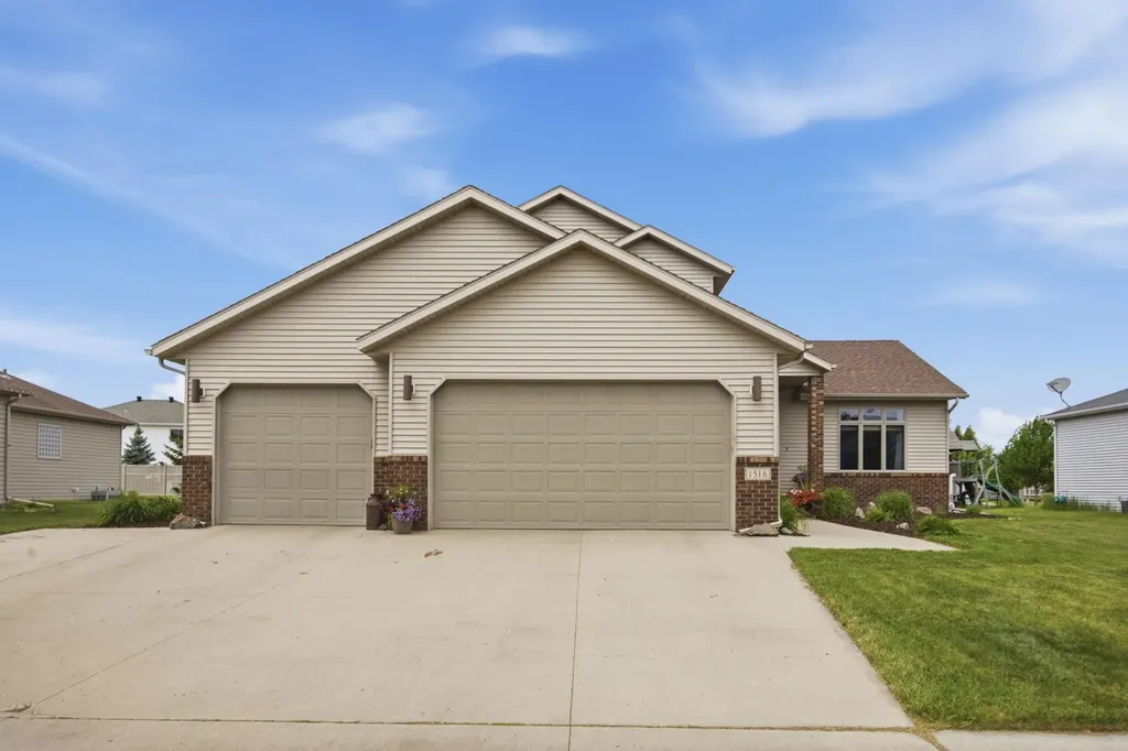 1516 3rd Street E West Fargo ND 58078