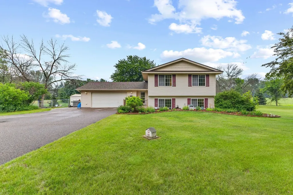 20075 Uplander Street NW Oak Grove MN 55011
