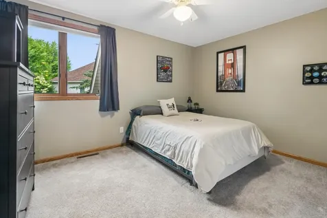 3588 Commonwealth Bay Woodbury MN 55125