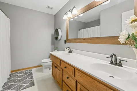3588 Commonwealth Bay Woodbury MN 55125