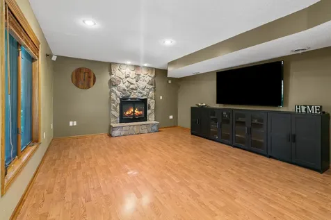 3588 Commonwealth Bay Woodbury MN 55125