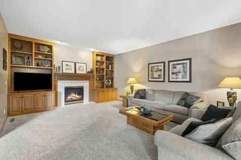 3588 Commonwealth Bay Woodbury MN 55125