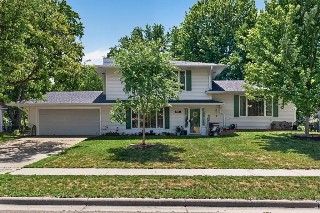 1094 Lowell Drive Apple Valley MN 55124