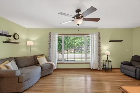 1094 Lowell Drive Apple Valley MN 55124