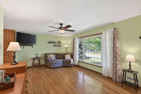 1094 Lowell Drive Apple Valley MN 55124