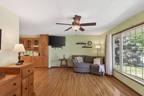 1094 Lowell Drive Apple Valley MN 55124