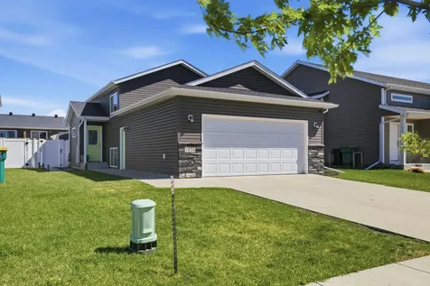 1034 29th Avenue W West Fargo ND 58078