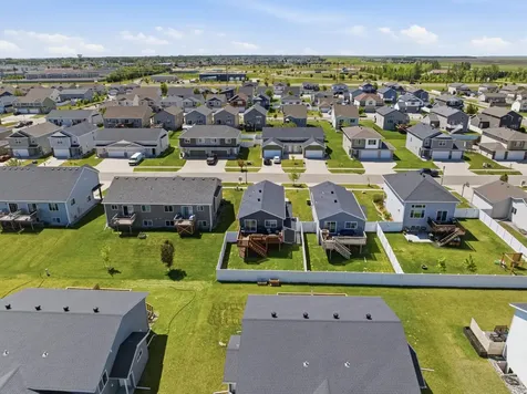 1034 29th Avenue W West Fargo ND 58078