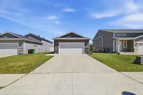 1034 29th Avenue W West Fargo ND 58078