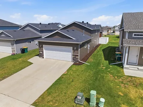 1034 29th Avenue W West Fargo ND 58078