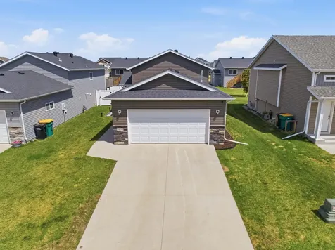 1034 29th Avenue W West Fargo ND 58078