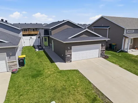 1034 29th Avenue W West Fargo ND 58078