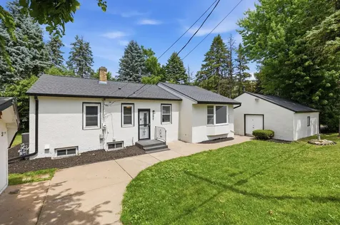 445 Lark Avenue E Maplewood MN 55117