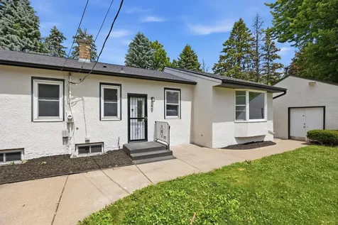 445 Lark Avenue E Maplewood MN 55117
