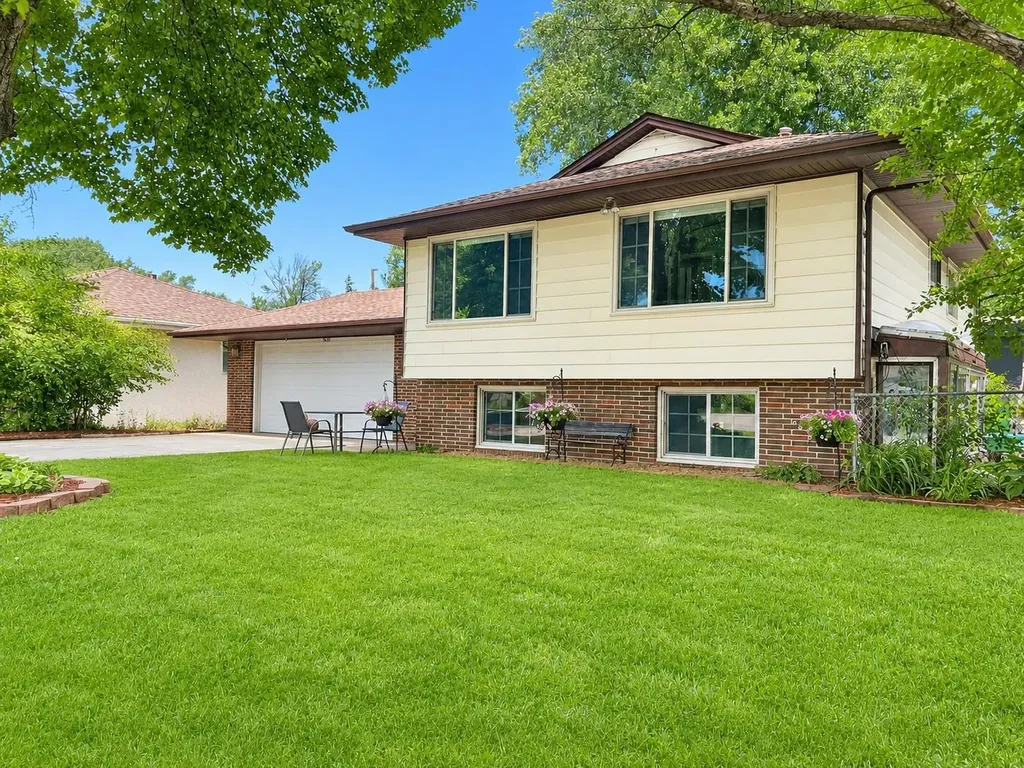 3629 Coolidge Street NE Saint Anthony MN 55418