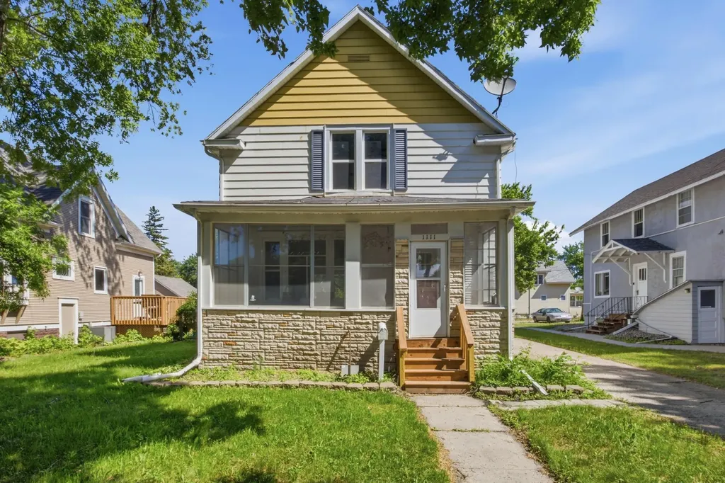 1111 8th Avenue N Fargo ND 58102