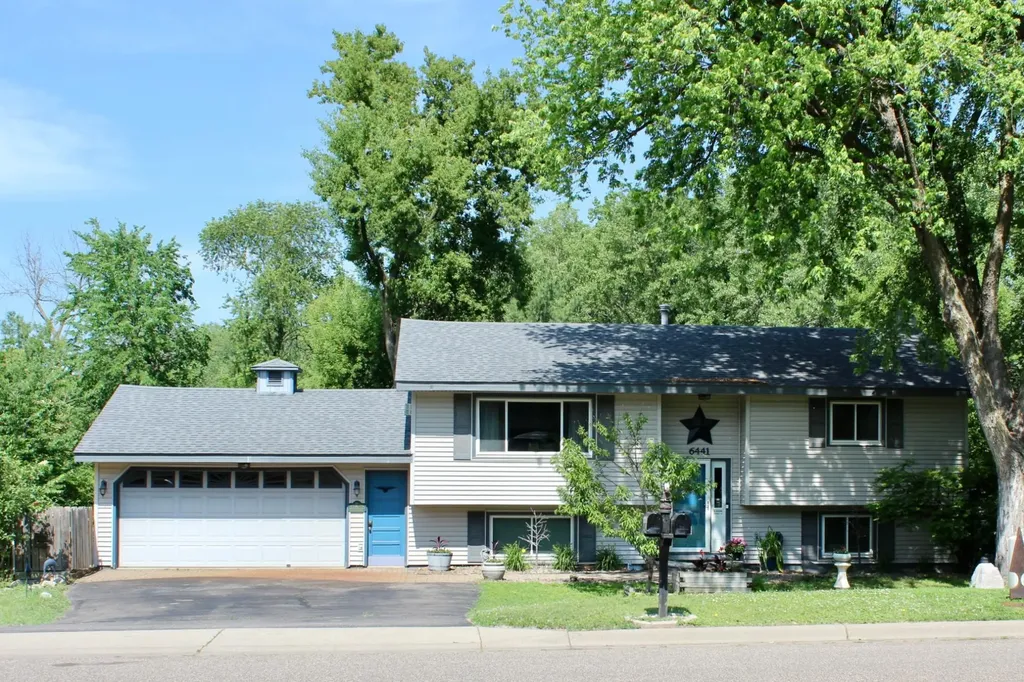 6441 Edgemont Boulevard N Brooklyn Park MN 55428