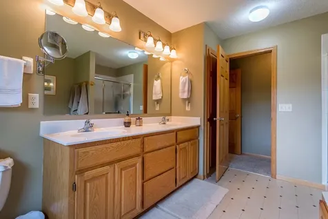 3895 Arlington Drive Woodbury MN 55129