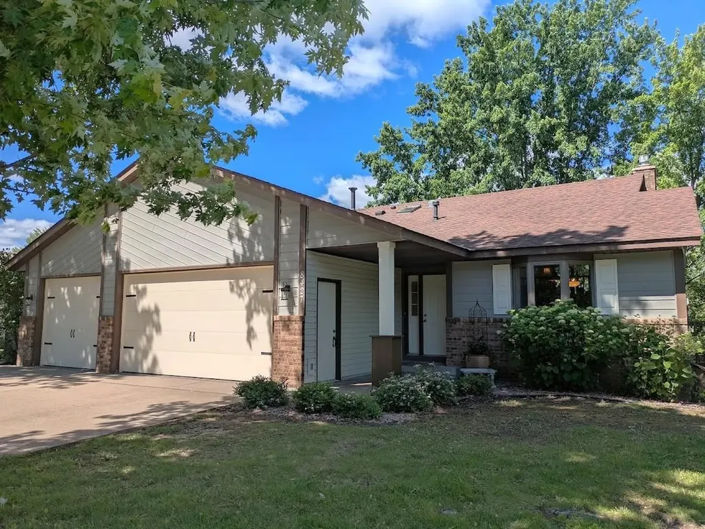 8427 Cooper Way Inver Grove Heights MN 55076