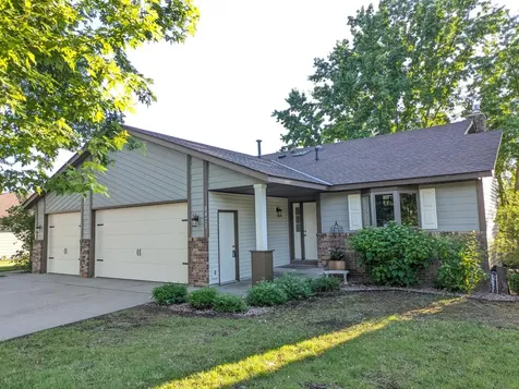 8427 Cooper Way Inver Grove Heights MN 55076