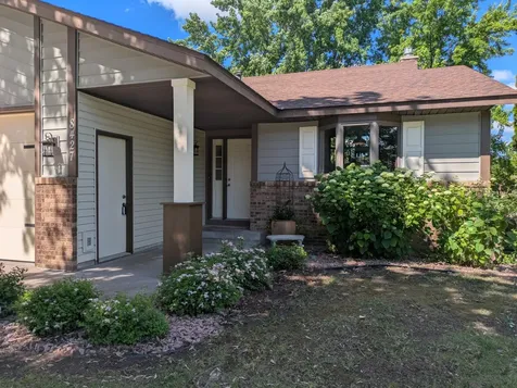 8427 Cooper Way Inver Grove Heights MN 55076