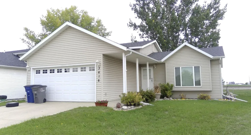 3616 Village Green Lane Moorhead MN 56560