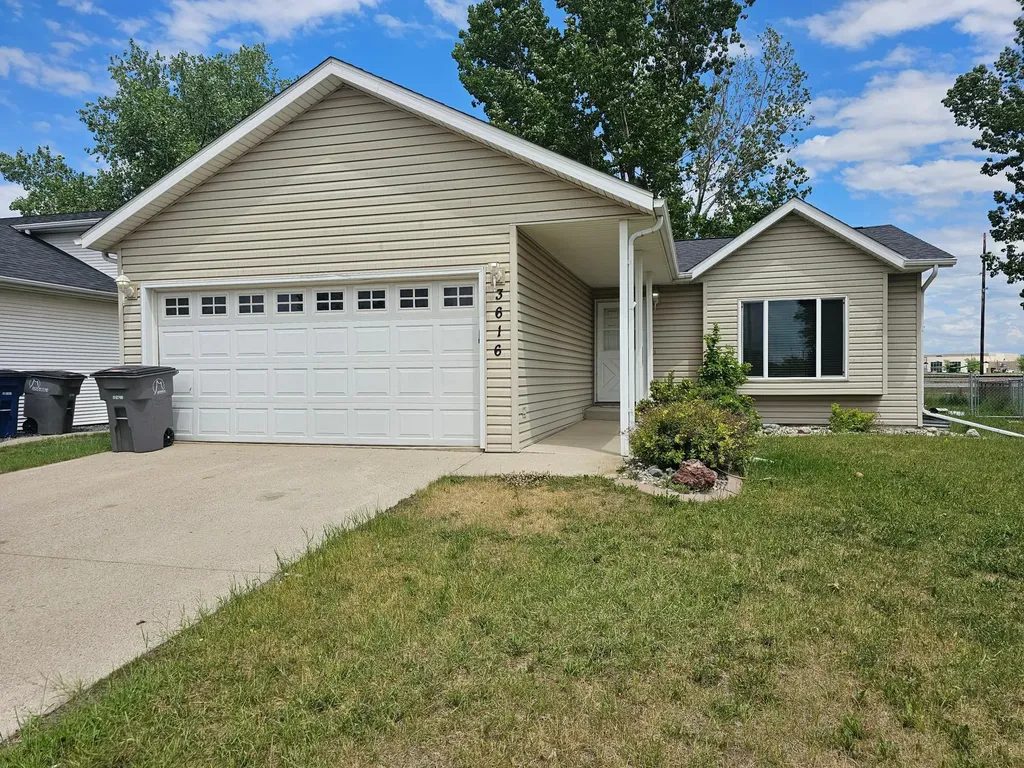 3616 Village Green Lane Moorhead MN 56560