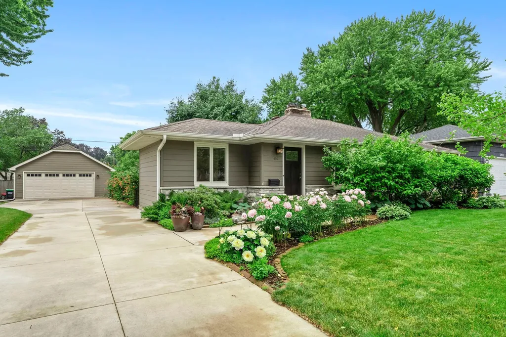 4705 Valley View Road Edina MN 55424