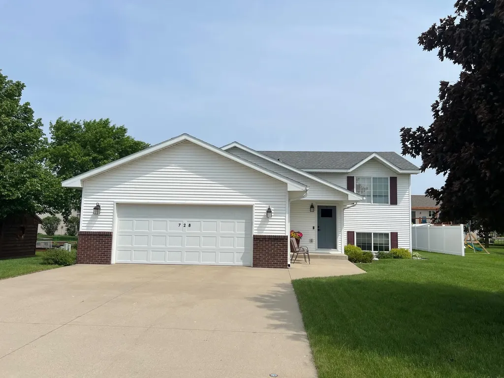 728 W 7th Street Litchfield MN 55355