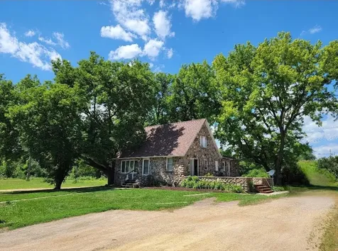 802 Le Hillier Street Mankato MN 56001