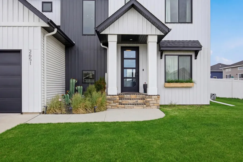 2651 Golden Lane S Fargo ND 58104