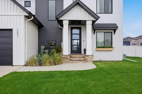 2651 Golden Lane S Fargo ND 58104
