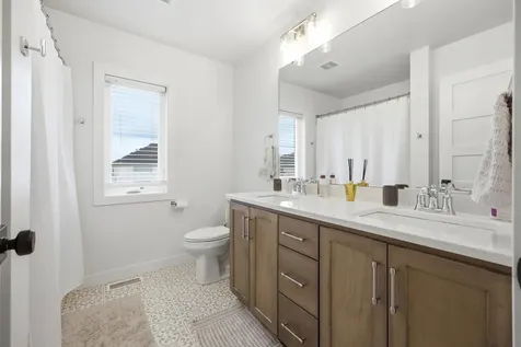 2651 Golden Lane S Fargo ND 58104