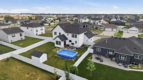 2651 Golden Lane S Fargo ND 58104